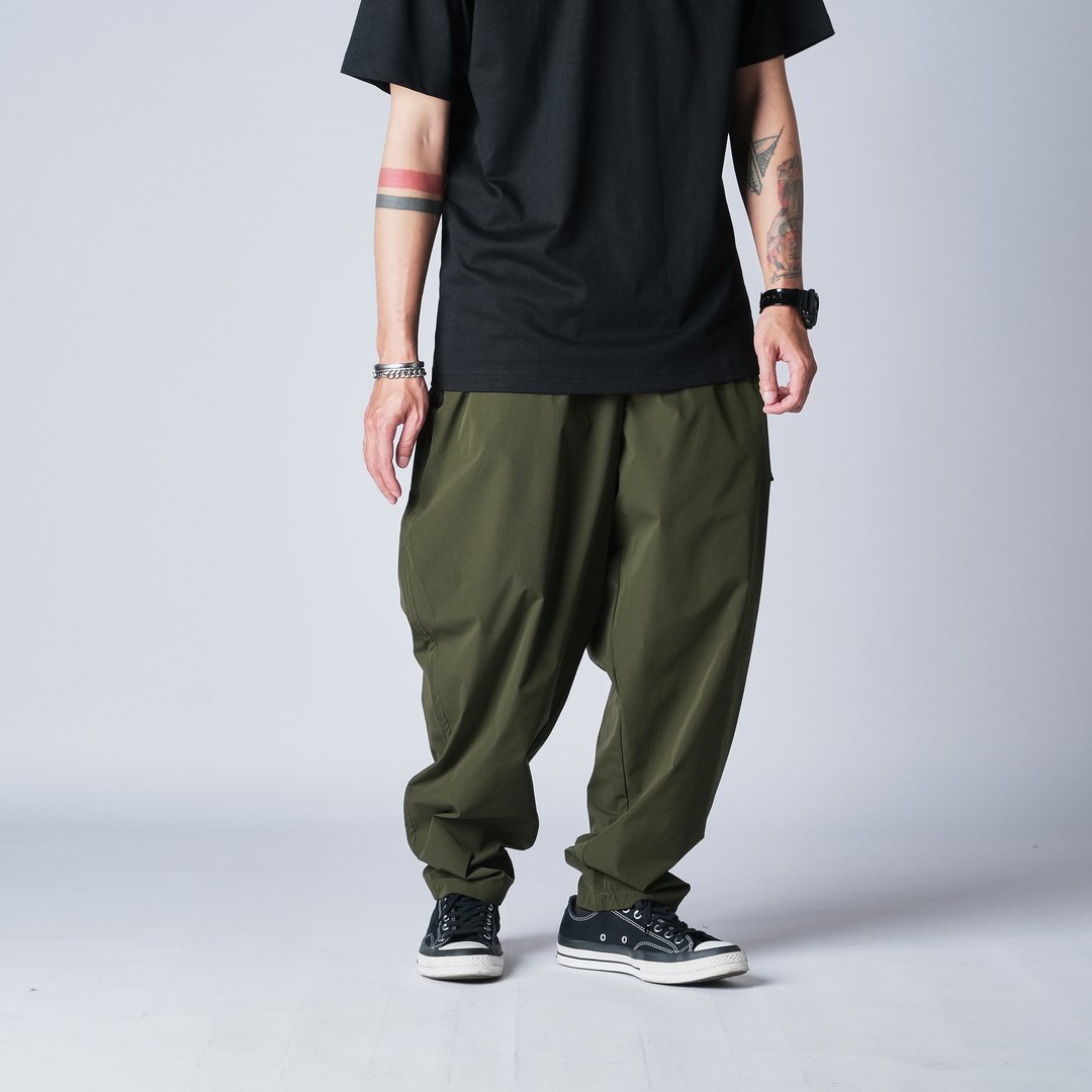 ONE-1111-STUDIO  日系风衣锥形裤 /机能布料/隐藏口袋/磁吸/军绿 - 男士长裤 - 聚酯纤维 绿色