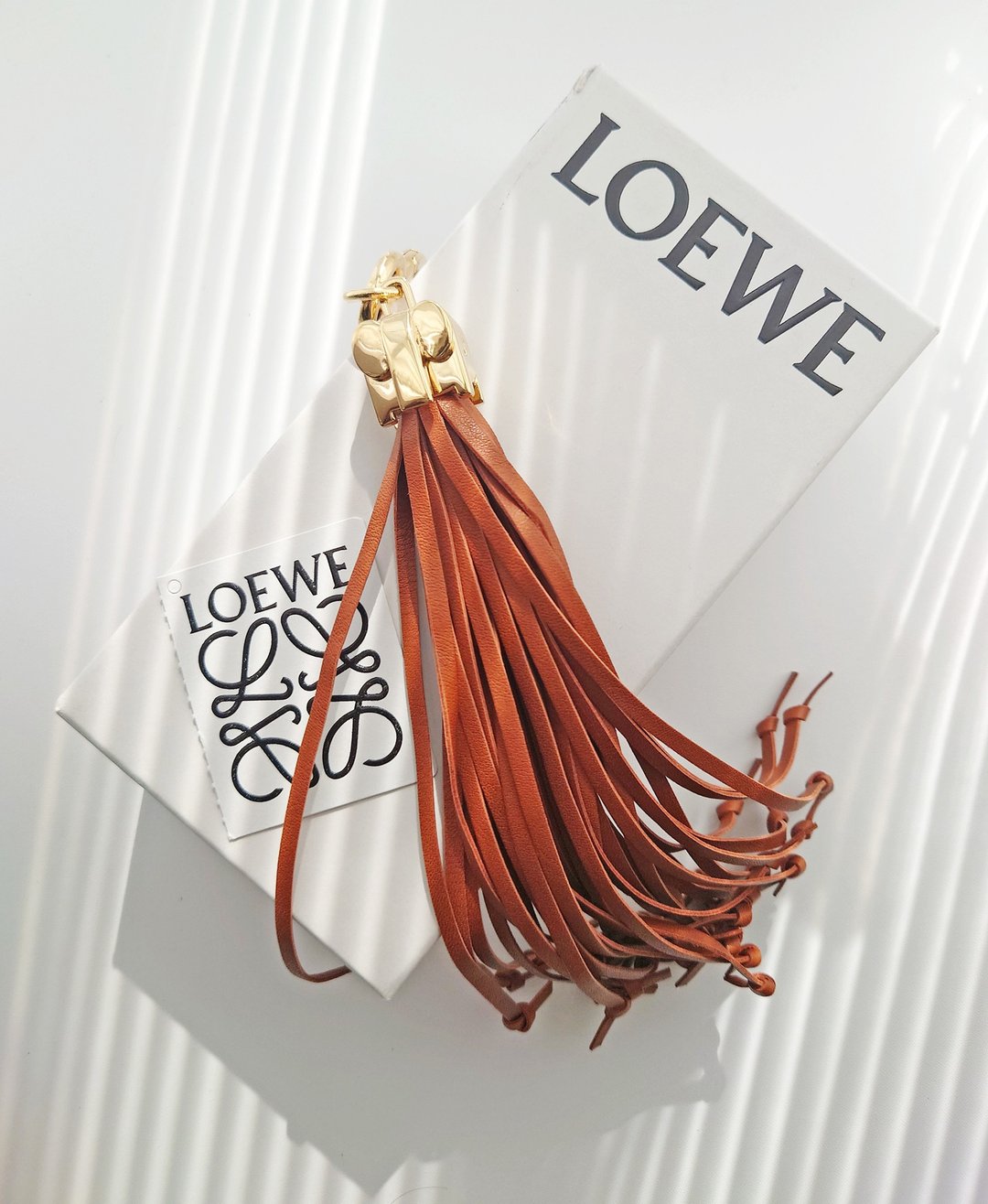 中古美品 带标签及盒 Loewe 金象流苏包包挂饰 挂件 锁匙扣钥匙圈 - 钥匙链/钥匙包 - 真皮 卡其色