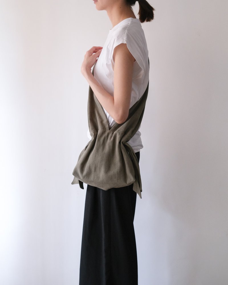 绑带垂坠斜背包-轻巧款-水生花 - 侧背包/斜挎包 - 棉．麻 白色