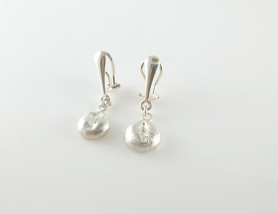 纯银耳环 耳夹式  夹式耳环 Ear Clip 设计师手工制品 古法熔银 - 耳环/耳夹 - 其他金属 银色