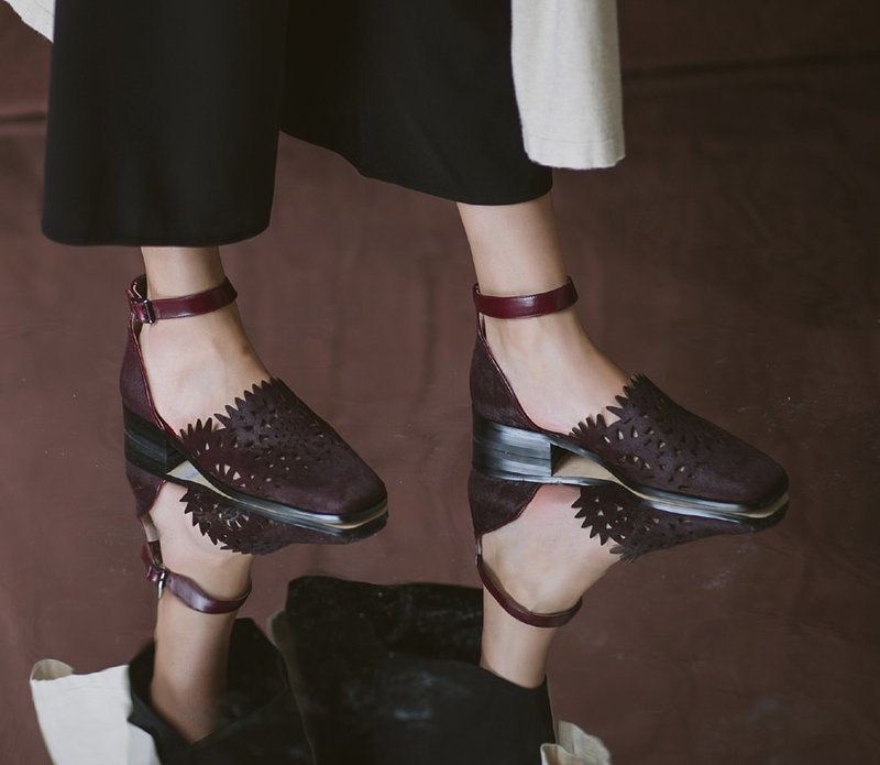 篓空花窗 方头 绕踝酒红马毛真皮鞋 - 男女凉鞋 - 真皮 红色