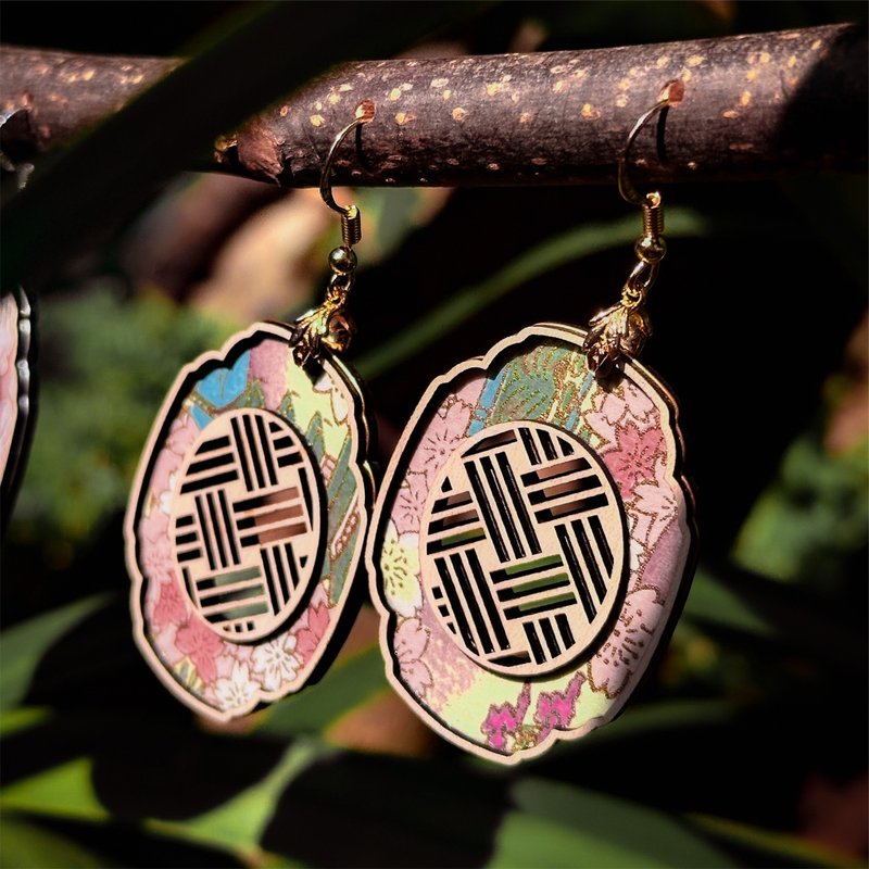 【日花格纸】三崩し-木格镂空窗花和纸垂吊大耳环 - 耳环/耳夹 - 木头 