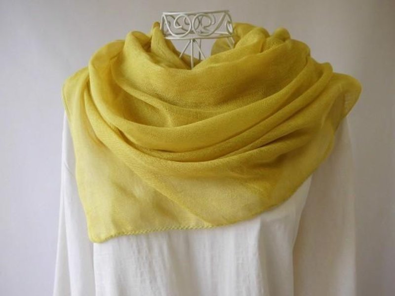 Plant-dyed ・ Goldish color ・ Lay-dyed ・ Thin cotton ・ Long stall like collection of yellow skin and onion skin ・ sunlight - 丝巾 - 棉．麻 