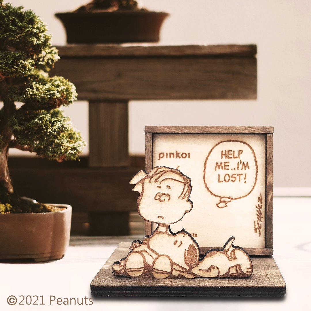 Peanuts联名限定名片座-史努比与奈勒斯, 求帮助!我迷路了! - 收纳用品 - 木头 咖啡色