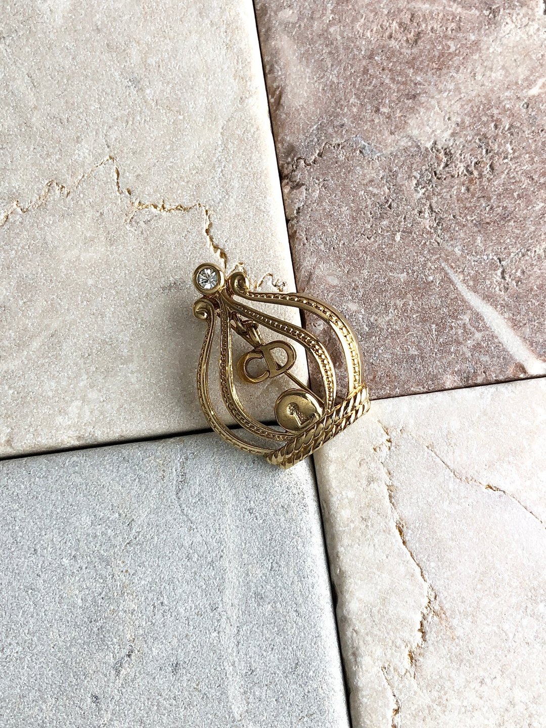 【VintageShop solo 日本直送中古包专卖店】Christian Dior クリスチャン ディオール ブローチ 复古金色 CD 皇冠 绝版逸品 cejdz6 - 胸针 - 其他材质 金色