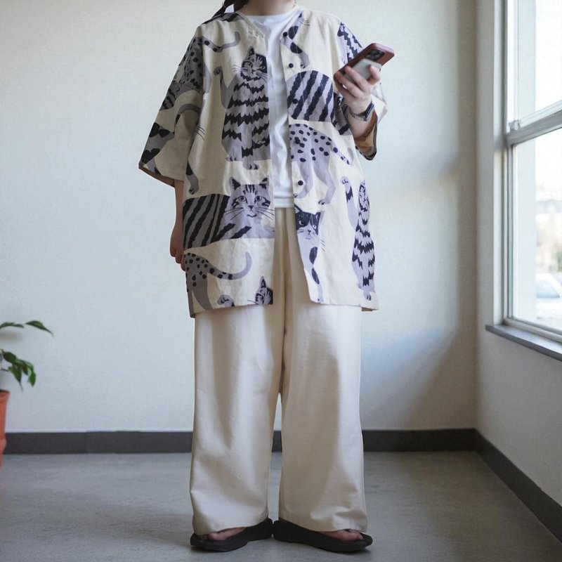 原色底大猫V领开襟衫 - 女装衬衫 - 棉．麻 白色