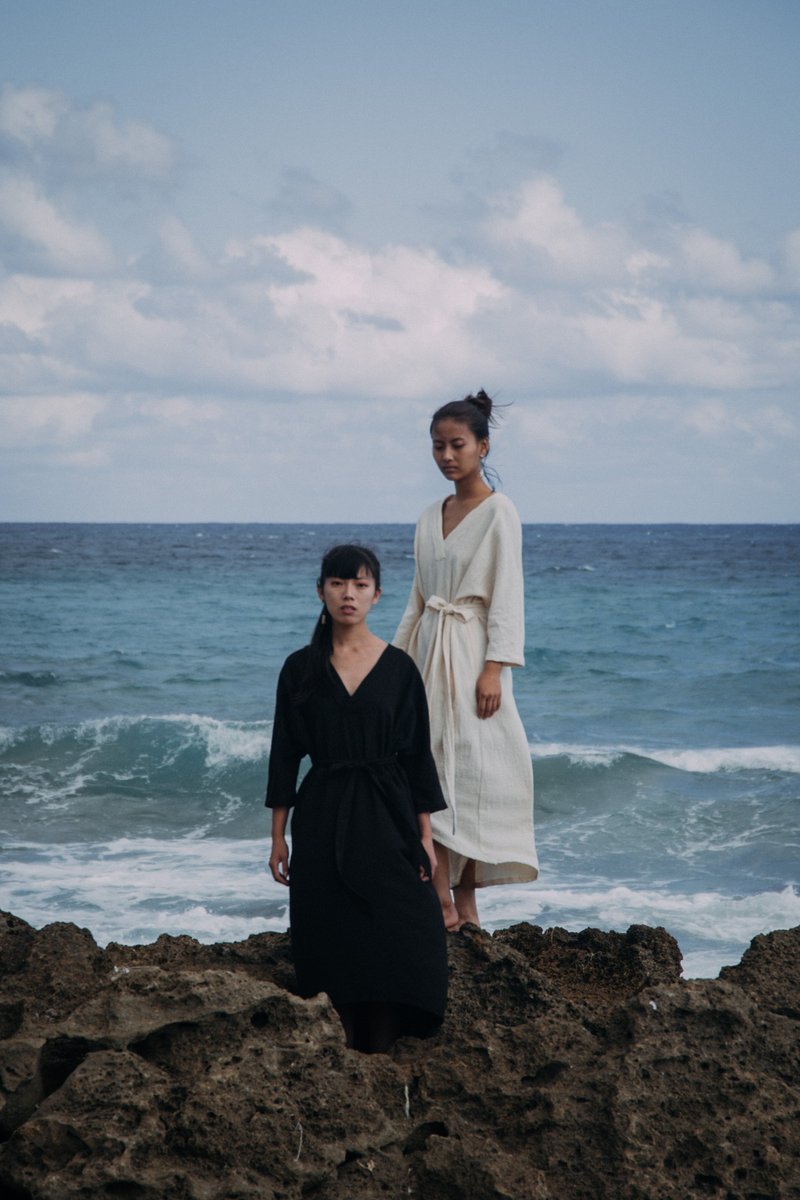 | 垠 |　V领前短后长月形洋装 - 洋装/连衣裙 - 棉．麻 