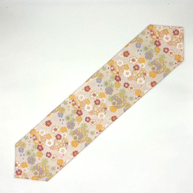 A stylish table runner rug with a Japanese pattern made from Kyoto Nishijin-ori fabric. - 其他 - 聚酯纤维 多色
