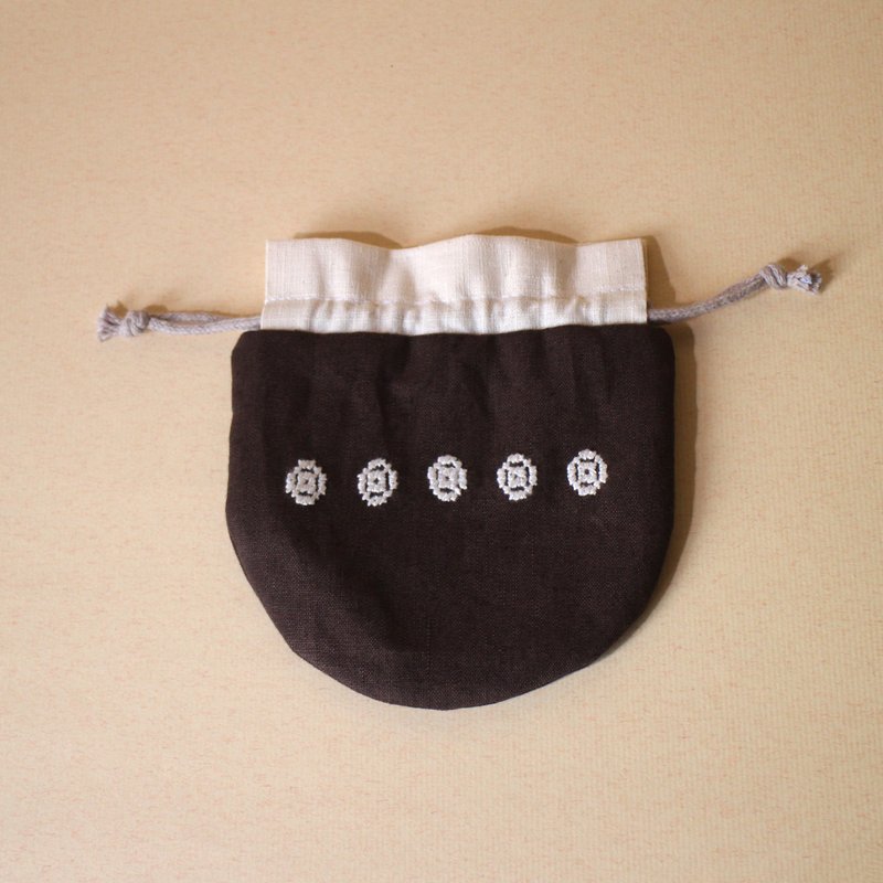 刺绣束口袋 /  五筒 XS - 化妆包/杂物包 - 棉．麻 咖啡色