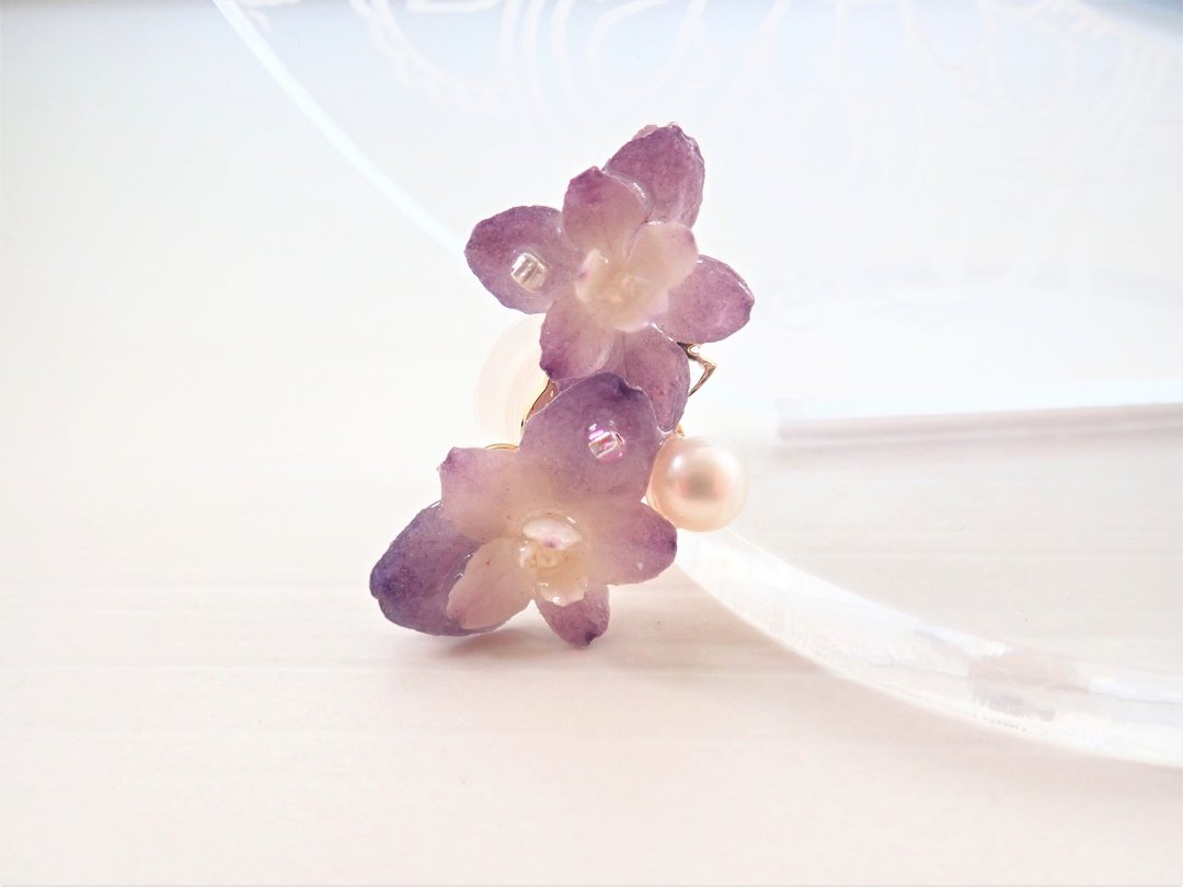 Yae Hydrangea ✕ Freshwater Pearl Ear Cuff for One Ear June Birthstone - 耳环/耳夹 - 植物．花 紫色