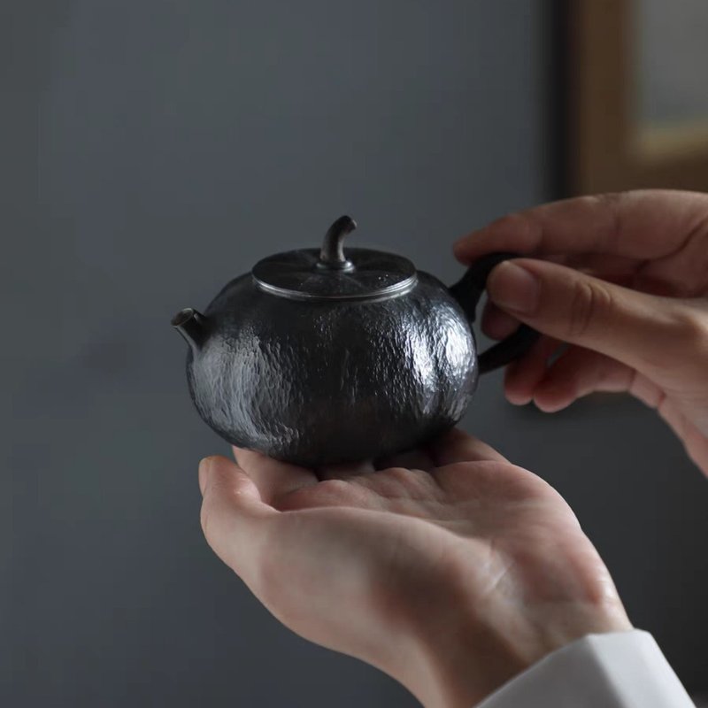 手工纯银岩肌纹柿子壶  一张口打出 - 茶具/茶杯 - 纯银 黑色