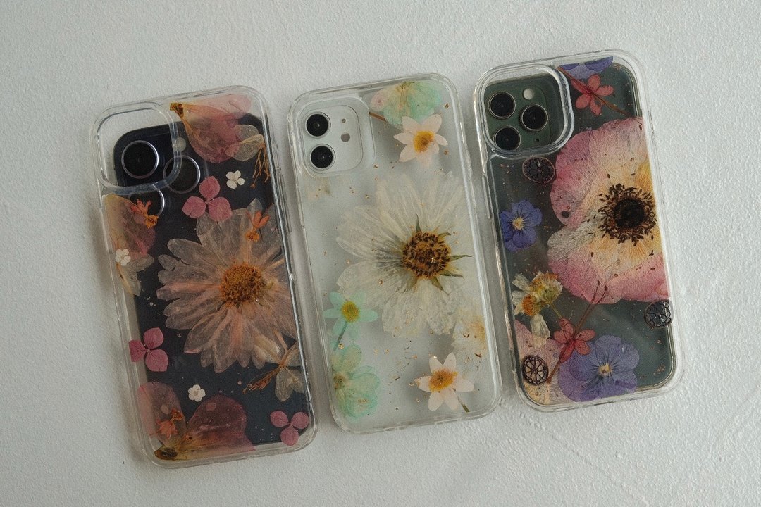 现货特惠 /  iPhone14 plus 押花手机壳 压花 手作 防摔 树脂 - 手机壳/手机套 - 植物．花 粉红色