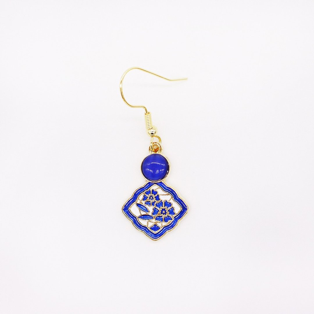 【卡片耳环】台湾文化 历史款 青花瓷 典雅 文雅 礼品 - 耳环/耳夹 - 其他金属 