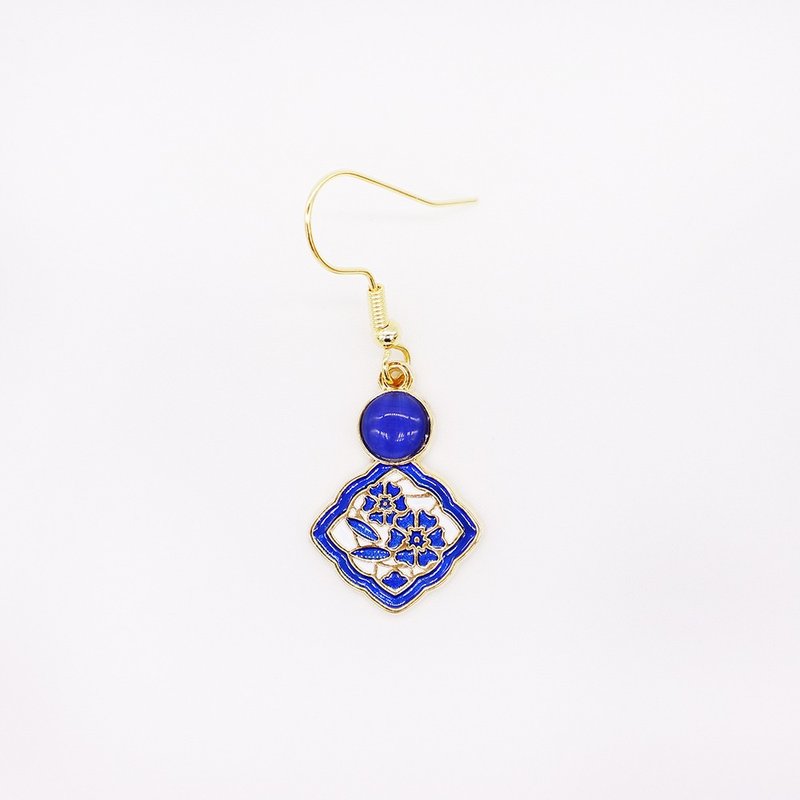 【卡片耳环】台湾文化 历史款 青花瓷 典雅 文雅 礼品 - 耳环/耳夹 - 其他金属 