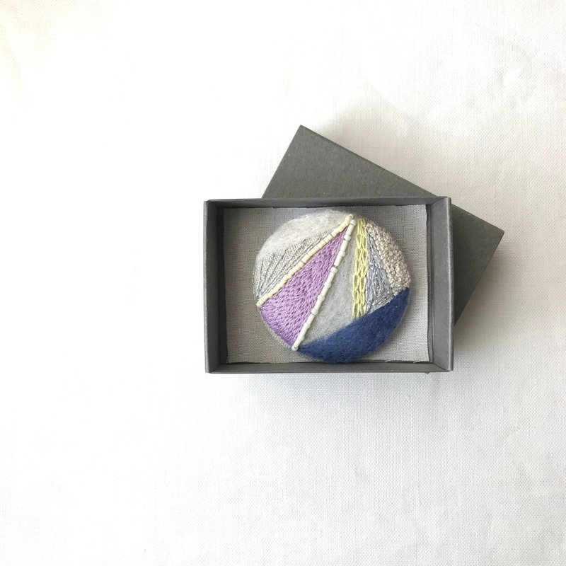 胸针/发带/手工刺绣/收集 - 胸针 - 绣线 多色