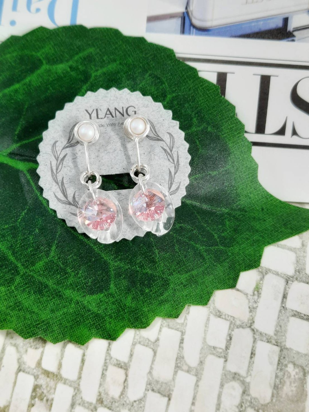 YLANG【小星叶】百搭系列Swarovski/艺术铜线(手工无痛耳夹/耳勾) - 耳环/耳夹 - 其他金属 多色
