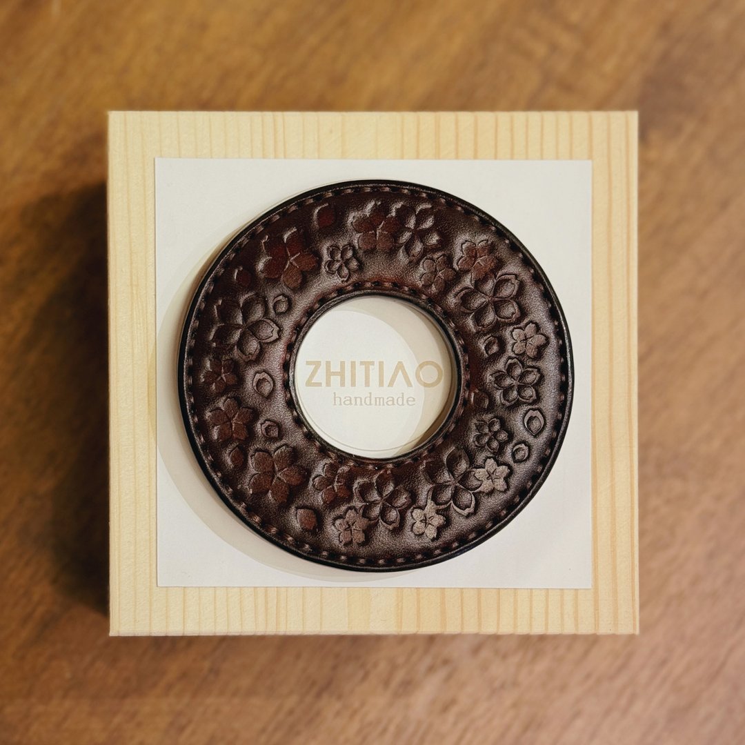 原创手工制作牛皮剑道刀镡 樱雪飘舞 咖啡色 剑锷 Tsuba - 运动配件 - 真皮 咖啡色