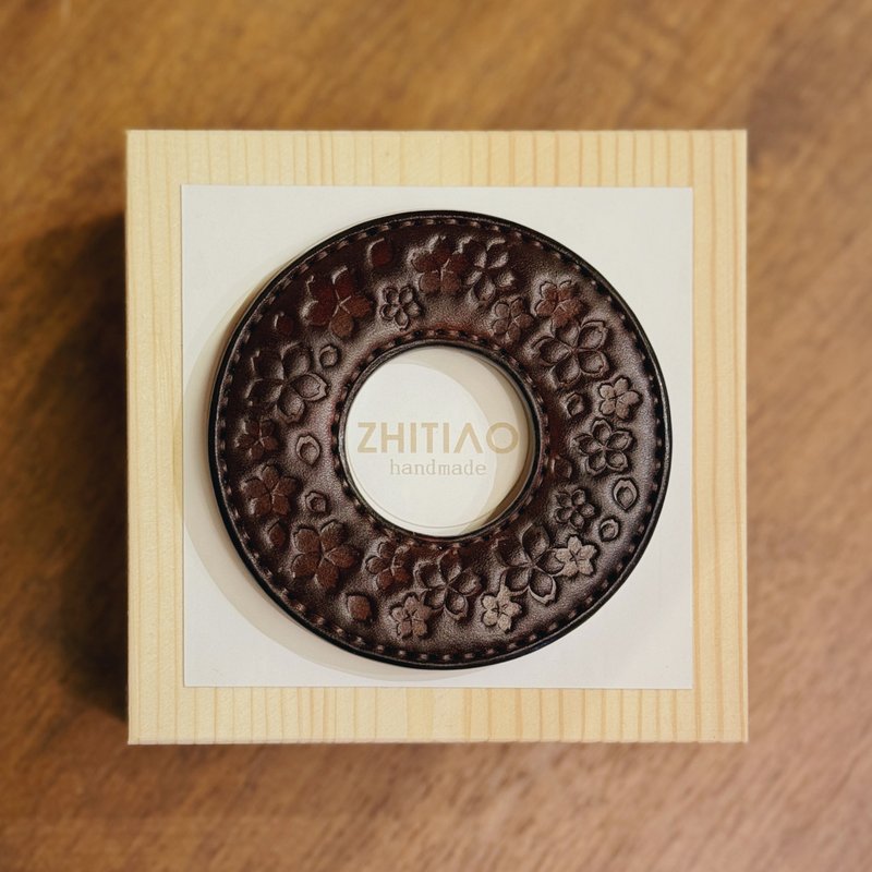 原创手工制作牛皮剑道刀镡 樱雪飘舞 咖啡色 剑锷 Tsuba - 运动配件 - 真皮 咖啡色
