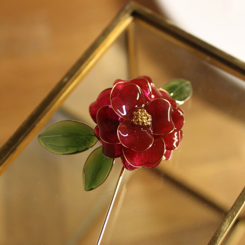 【山茶花胸针】 红色山茶花长胸针 优雅气质古典 手工 胸针 - 胸针 - 树脂 红色