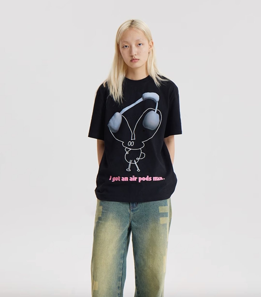 Doodle T-shirt 涂鸦小人刺绣T恤 休闲百搭高街风 無性別穿搭 - 中性连帽卫衣/T 恤 - 棉．麻 黑色