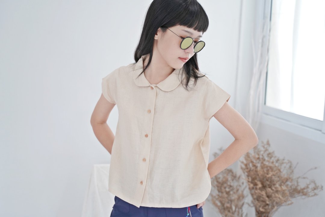 Beige Peter Pan Collar Shirt - 女装衬衫 - 棉．麻 卡其色
