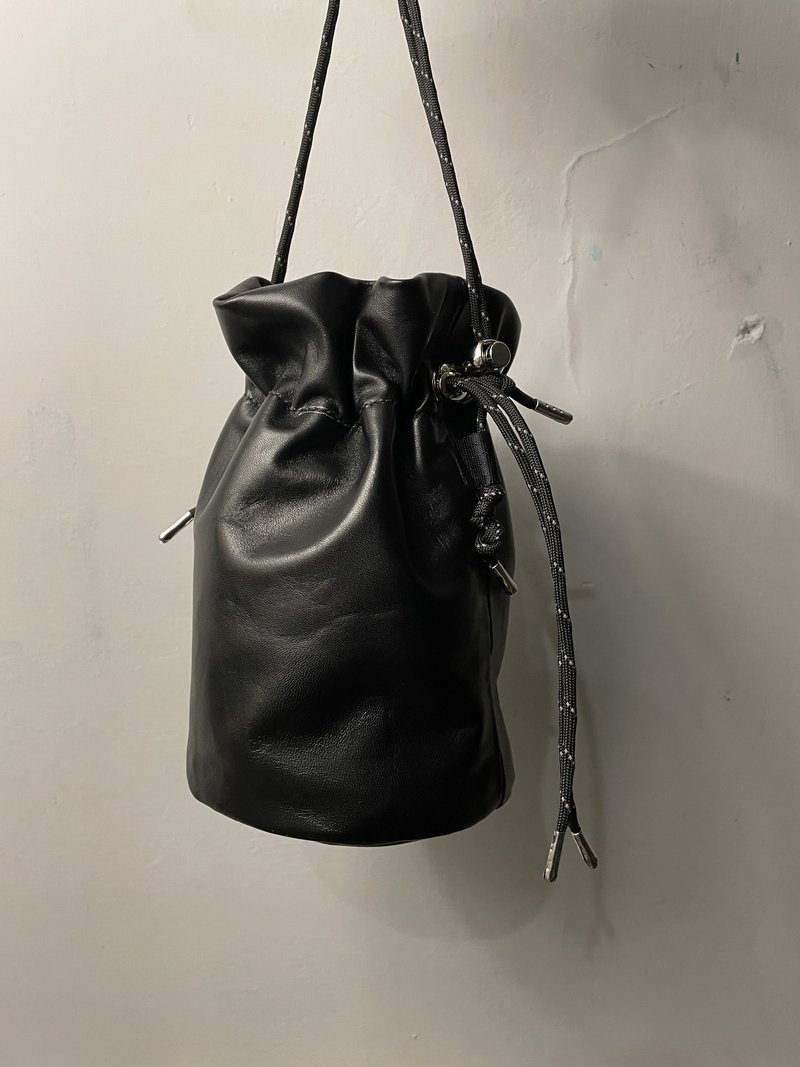 羊皮束口包-S - 侧背包/斜挎包 - 真皮 黑色