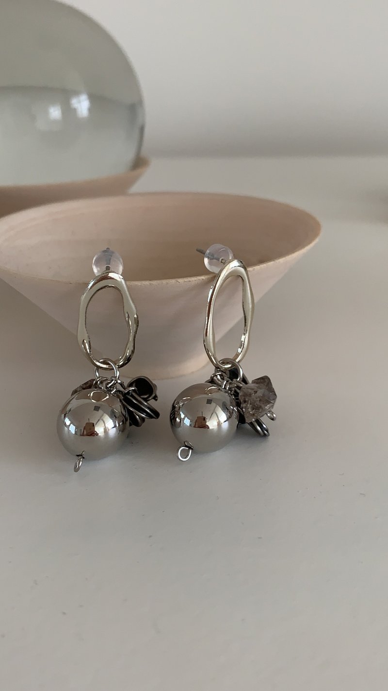 2020末二十二圣诞 耳环 / 耳夹可 树脂 矿石 黑 个性 水晶 - 耳环/耳夹 - 树脂 黑色