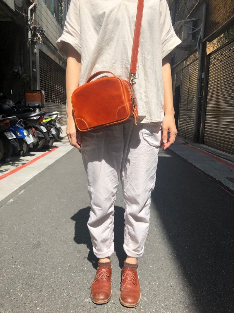 车车斜背包 Color: 深焦糖色  -植鞣皮革制- - 侧背包/斜挎包 - 真皮 咖啡色