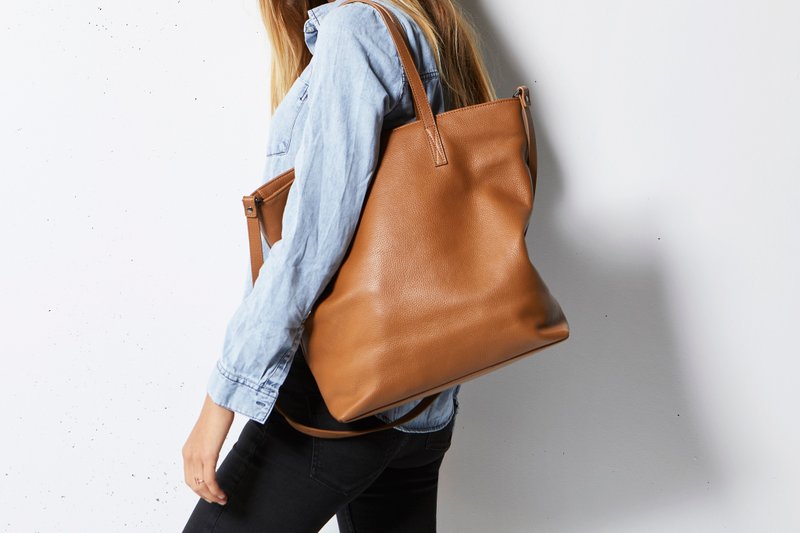 FIRE ON THE VINE 肩侧背包_Tan /驼色 - 侧背包/斜挎包 - 真皮 咖啡色