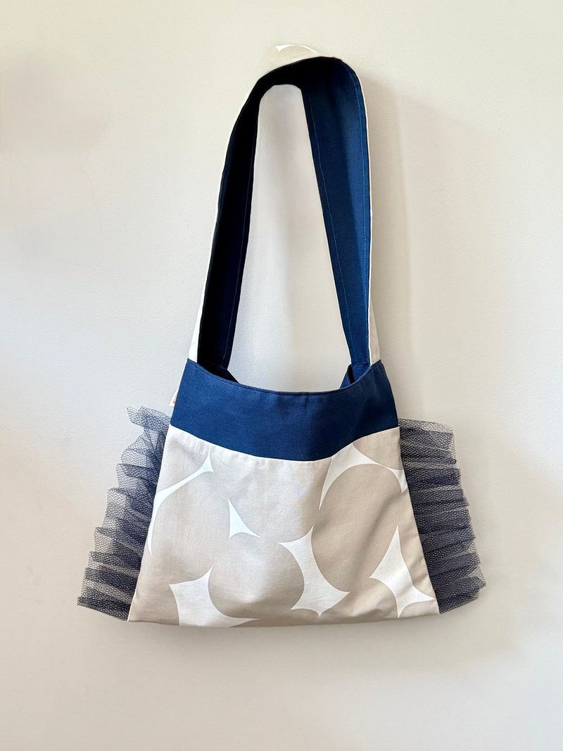 手工托特包 薄纱荷叶边设计 通勤休闲两用 - 手提包/手提袋 - 棉．麻 蓝色