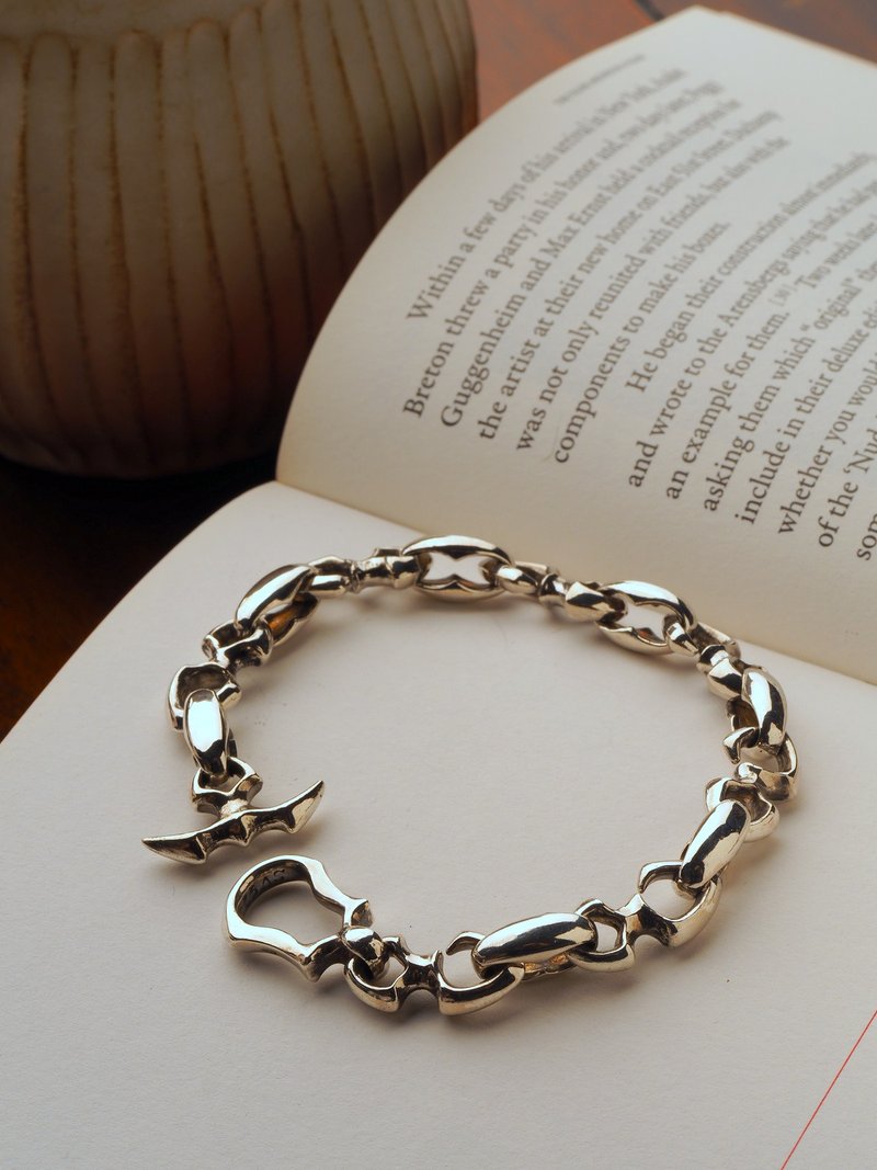 925纯银饰 极简个性雕塑感 绅士中性流线造型手链 时尚质感设计 - 手链/手环 - 纯银 银色