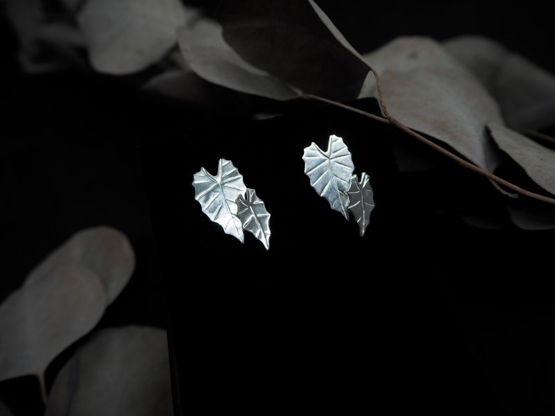 。植被之上。NO.13 黑叶观音莲 耳环/925银 - 耳环/耳夹 - 纯银 银色