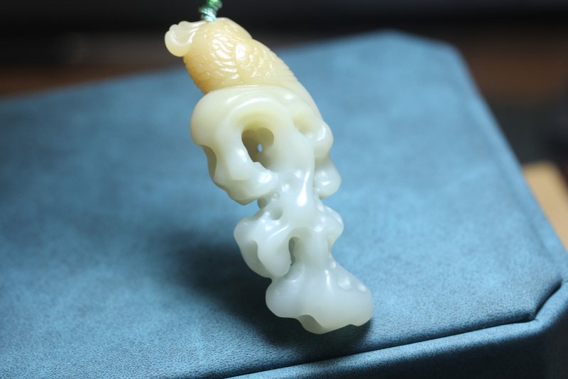 【英明神武】天然黄蜡石雕刻鹦鹉太湖石挂件吊坠毛衣链送礼佳品 - 项链 - 玉石 银色