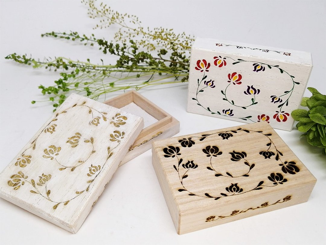 Hungarian embroidery motif paulownia box (color selection) Donated product - 收纳用品 - 木头 