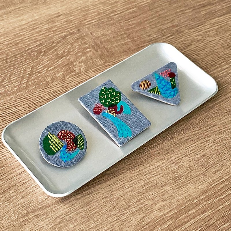 四季-夏暑 手刺绣别针 Hand Embroidery Pin - 胸针 - 棉．麻 卡其色