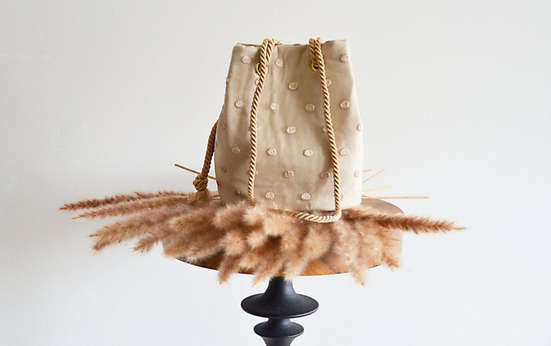 数量限定 薄纱刺绣圆点 两用斜背包 米金色 圣诞礼物・犒赏自己皆适宜 - 侧背包/斜挎包 - 棉．麻 金色