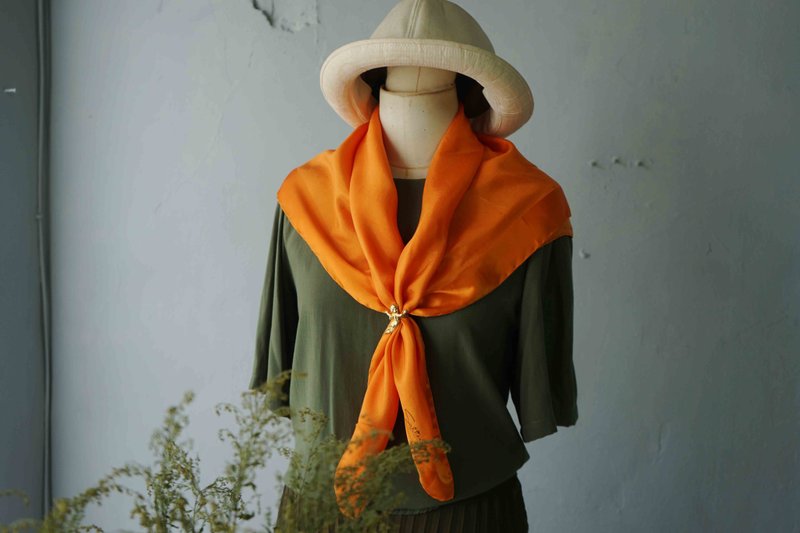 日本杂货-意大利制鲜橘色缎面质感100silk丝质丝巾 - 丝巾 - 丝．绢 橘色