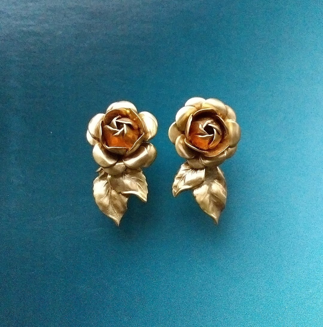 【西洋古董饰品 】立体玫瑰花 花卉 金属镀金 栓式耳环 - 耳环/耳夹 - 其他材质 金色