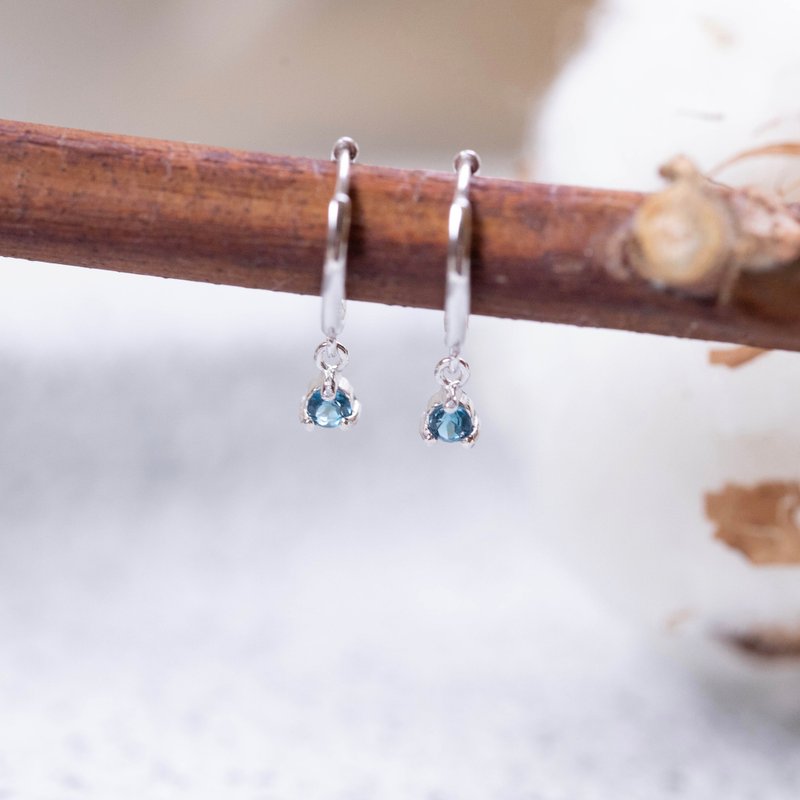 伦敦蓝托帕石925纯银爪镶设计耳扣耳环 - 耳环/耳夹 - 宝石 银色