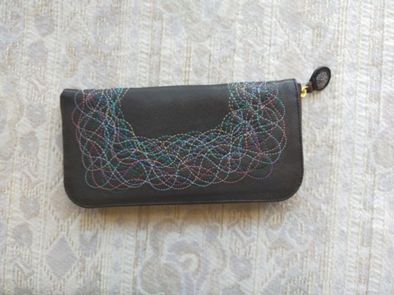 Pinkoi 代购 -  刺绣皮革钱包“Parade”黑色（牛皮）修身圆形拉链 - 皮夹/钱包 - 真皮 