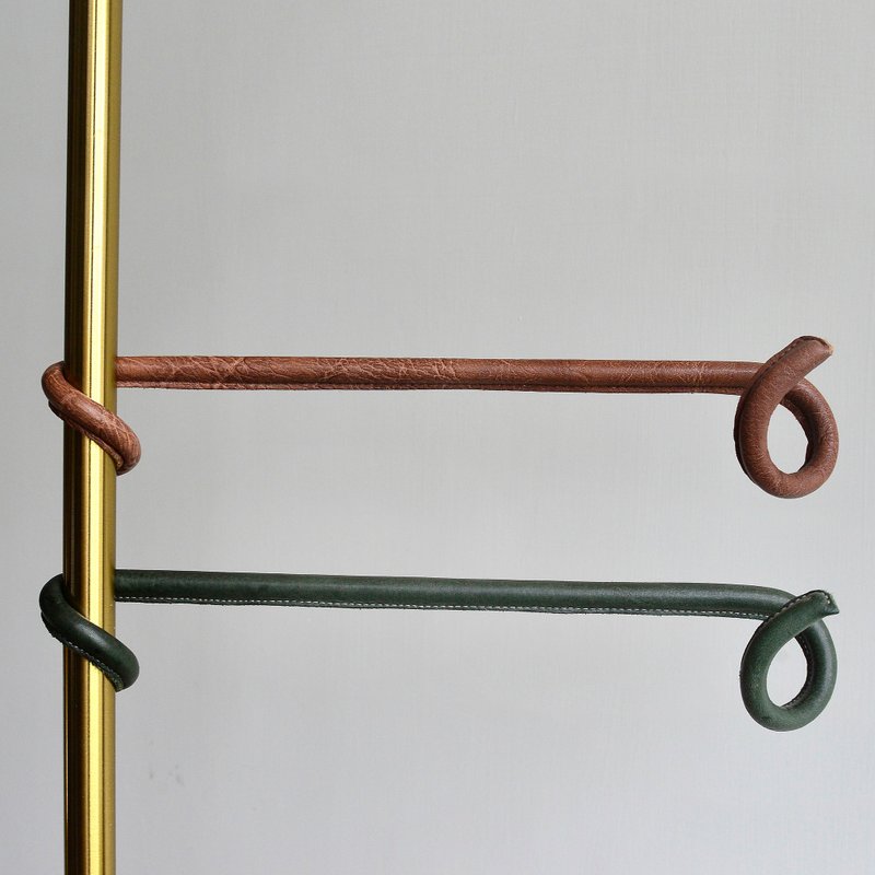 【不能吃的猪尾巴】皮革 双头猪尾巴 露营立杆柱营灯餐篮挂勾 - 露营用品 - 真皮 咖啡色