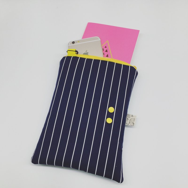 HEY !! 直立宝包 < Button Muji 蓝> - 侧背包/斜挎包 - 棉．麻 蓝色