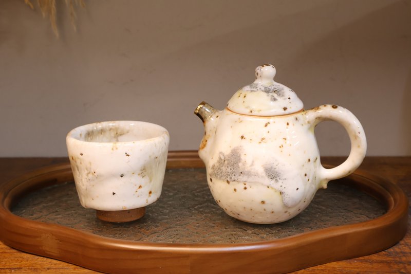 余华宇老师新作-白瓷鼠志野鎏金壶-容量约200ml - 茶具/茶杯 - 瓷 