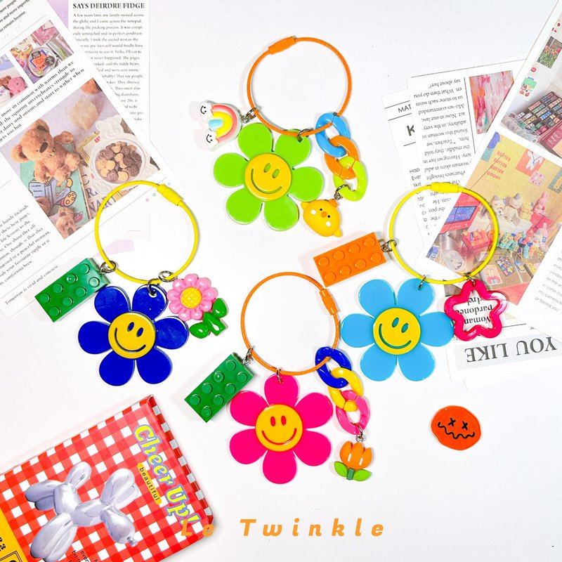 微笑花朵钥匙圈 钢丝绳圈（可自订设计） - 吊饰 - 塑料 多色