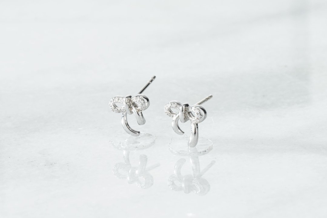 【Pinkoi 线下活动预购商品】蝴蝶结耳环 - 耳环/耳夹 - 贵金属 白色