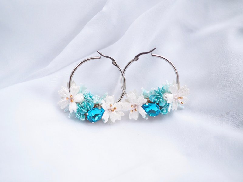 绿色花卉lolita箍耳环。箍由不锈钢制成。 - 耳环/耳夹 - 绣线 蓝色