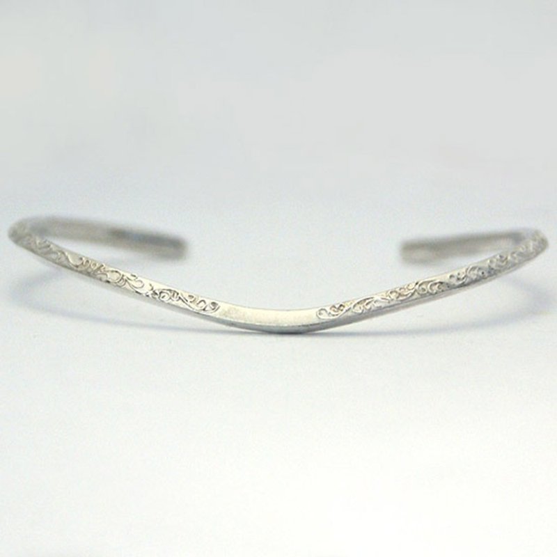 Delicate arabesque Silver bangle - 手链/手环 - 其他金属 银色