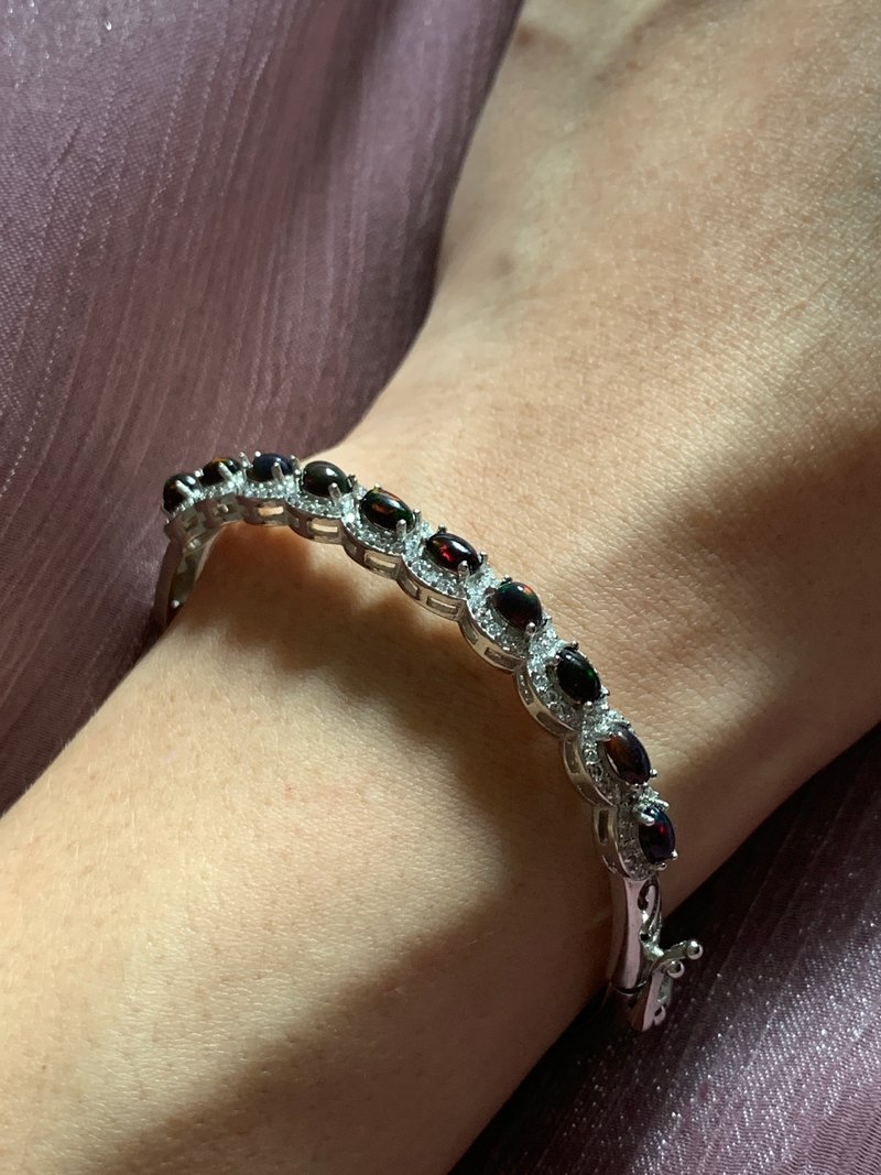 Crystal.EAA 黑欧泊火彩蛋面手镯 - 手链/手环 - 宝石 黑色