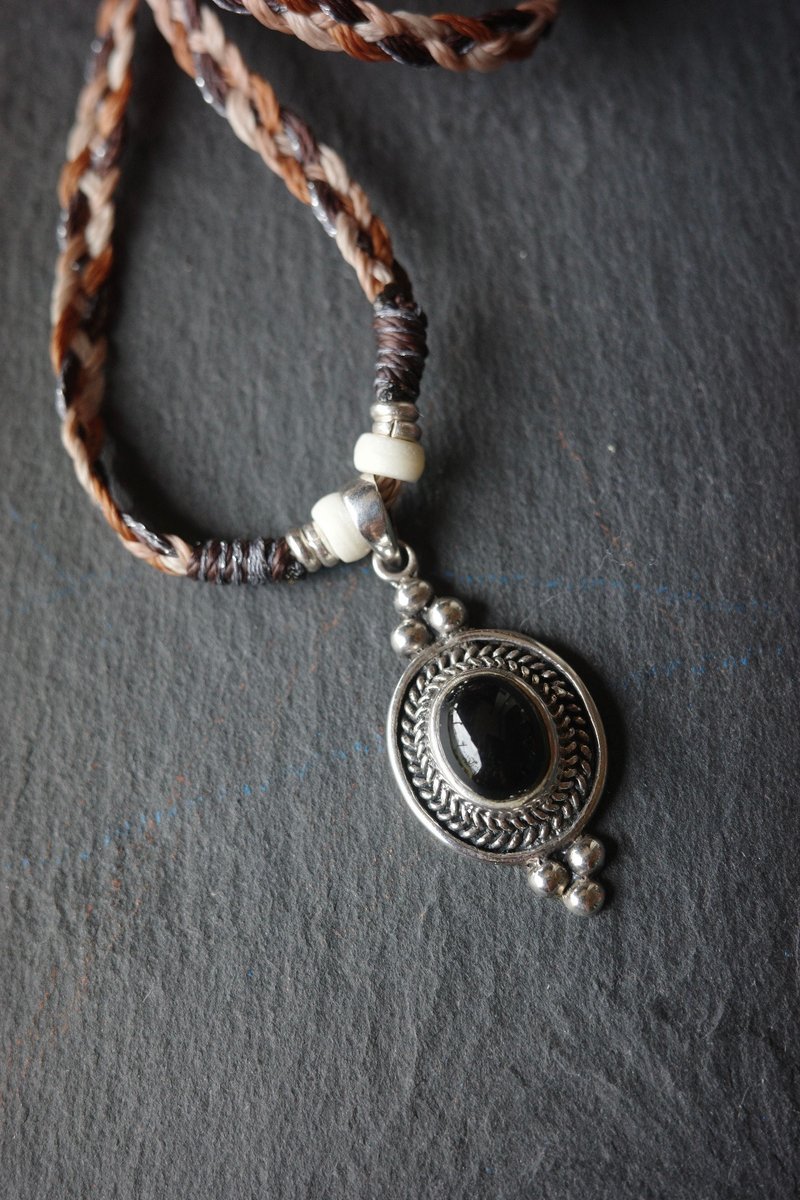 夜幕之境—纯银镶黑玛瑙坠宽蜡绳编项链 - 项链 - 半宝石 