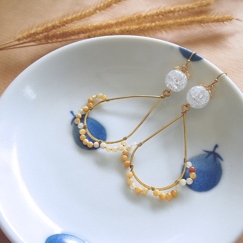 Ice quartz with tiny moon stone water drop shape earrings - 耳环/耳夹 - 石头 卡其色